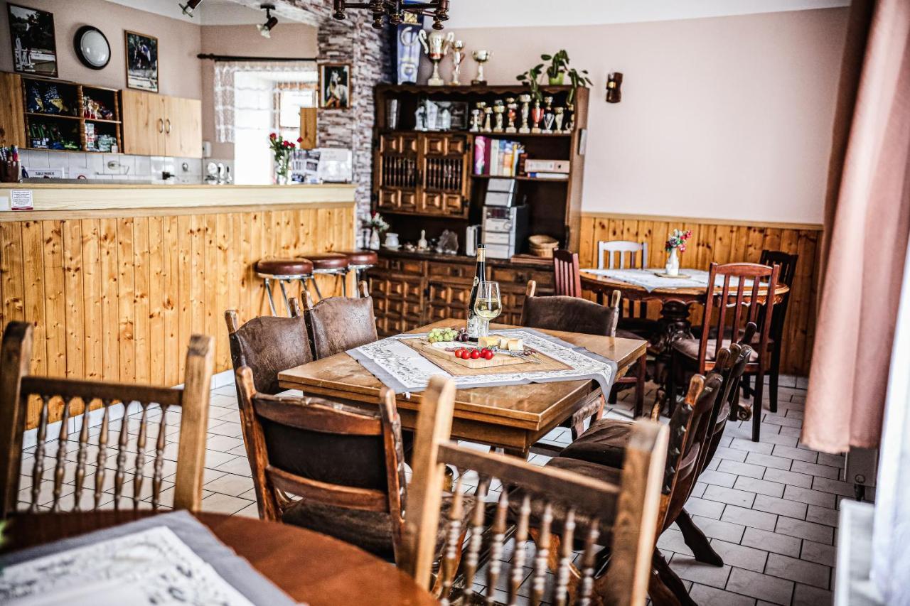Staj Newport Hotel Dolni Domaslavice Bagian luar foto